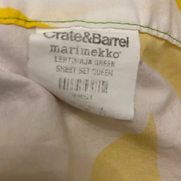 Crate & Barrel Queen flat sheet and 1 standard pillowcase - Picture 3 of 4